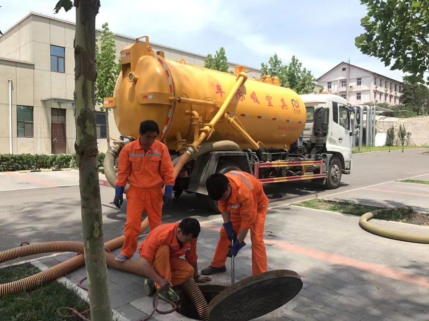 榆林化粪池清理与5-8吨吸粪车施工效率分析